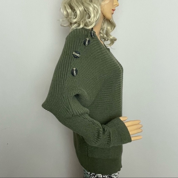 Poof Apparel NWT Green Batwing Sleeve Sweater – Size Small - Picture 5 of 12